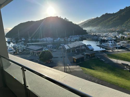 三卧室公寓，享有码头景观