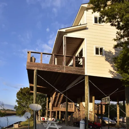 WATERFRONT Home - Dolphins, Sunsets, Fishing, Kayaks, Canoe, Wildlife