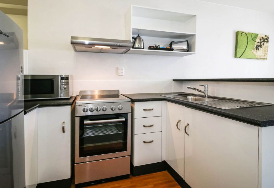 Two Bedrooms Apartment (Queen and Twin)