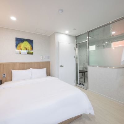 Deluxe Double Room / Terrace-Tile Bath With Hot Spring Water, Rate For 2, Extra Charges Apply 동부산온천호텔 쿠폰