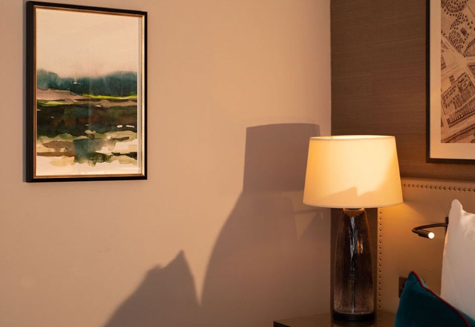 1张特大床高级储备迷你吧