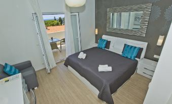Violeta Hvar - Housity