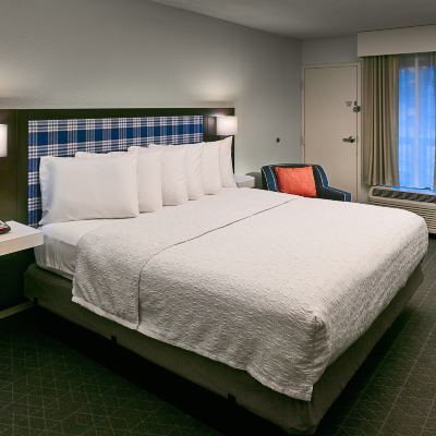 King Room with Creek View Hampton Inn Gatlinburg Promo Code