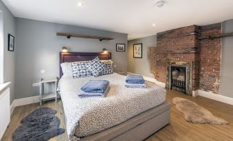 The Royal George - Housity