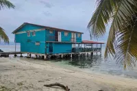 Private Ocean-Front Cabin with Private Bathroom on San Blas Island Ξενοδοχεία στην πόλη 