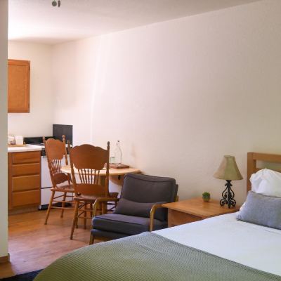 Queen Suite Rocky Mountain Inn Promo Code