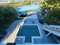 Island Cottage in Quaint Matlacha Florida. Amazing island life is a click away… Hotele w: Matlacha