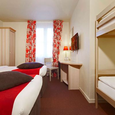 家庭房，配備 2 張單人床和 1 張雙層床 法國谷康鉑飯店優惠