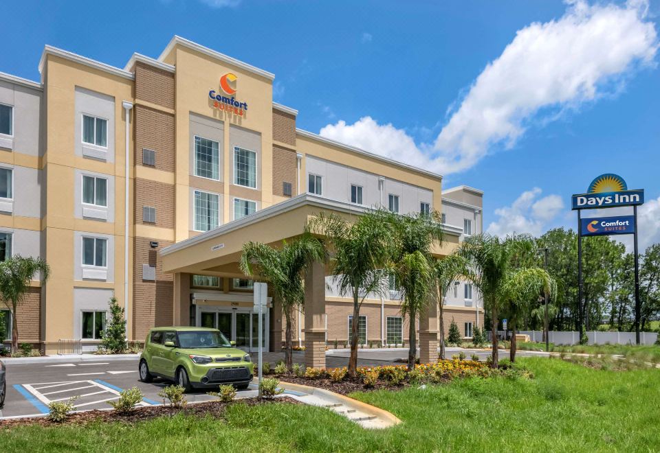 Hotel Comfort Suites Daytona Beach-Speedway, Exterior, Hotel Exterior