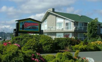 The Cedarwood Inn & Suites