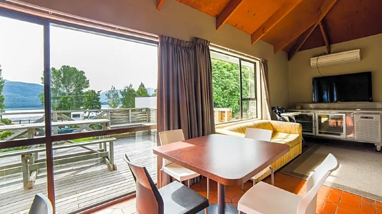 テ アナウ レイクビュー ホリデイ パーク & モテルズ 食事・レストラン