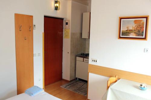 带阳台的小单间