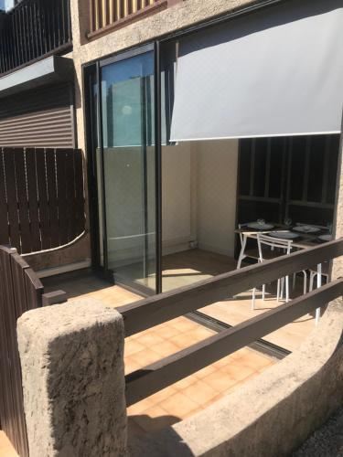 带露台一室公寓