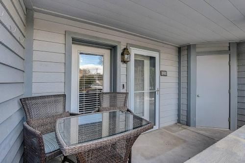 Wfc II Lake Access - Family or Romance - Location! One-Bedroom Apartment