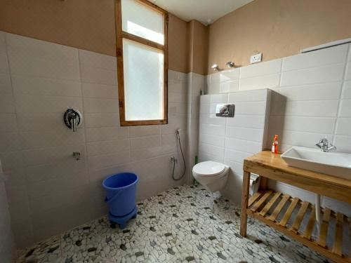 带山景的双人间