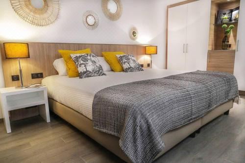 带山景的双人间