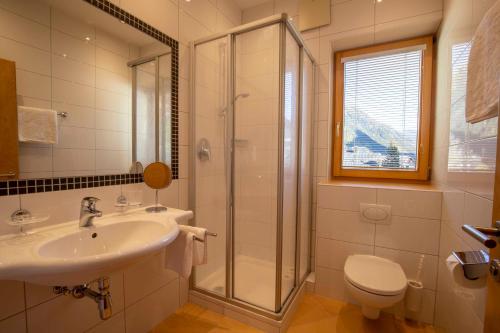 带阳台的标准三卧室公寓