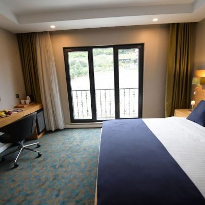 Deluxe Double Room With Balcony And Mountain View