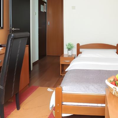 Economy Twin Room with Free Parking