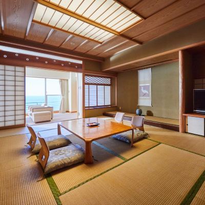 Japanese-Western Mixed 12 Tatami Mat Bath With Ocean View 佐渡相川　伝統と風格の宿　ホテル万長 クーポン