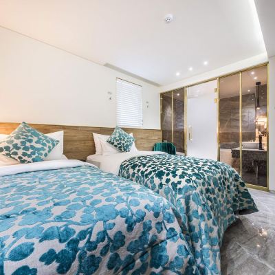 Deluxe Twin Room The Post Hotel Promo Code