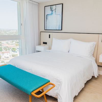 Suite, Non Smoking (1 King & 2 Single Beds, Island View)