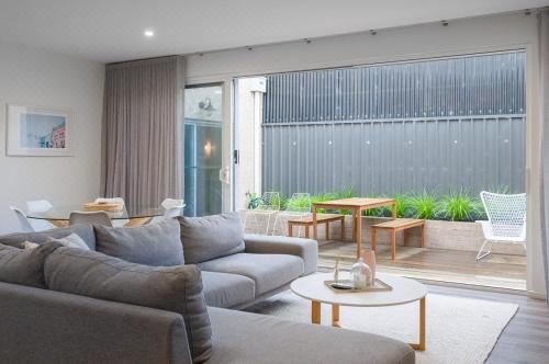 Schnapper Lane Three-Bedroom Apartment