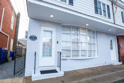 Totally Remodeled Cozy Apartment.  2.5 miles to Delaware Turf! Hotels in 