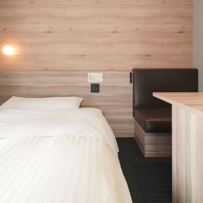 [Extra Room] [Double Bed + Spacious Desk] [Standard] [Double Room] [Smoking] 天然温泉　さくらの湯　スーパーホテルさいたま・大宮駅西口 クーポン