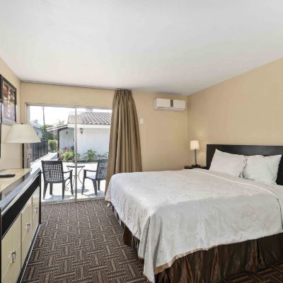 Courtyard Patio Suite