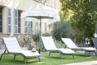 Maison Sumiane - Maison D Hotes et Locations Avec Piscine