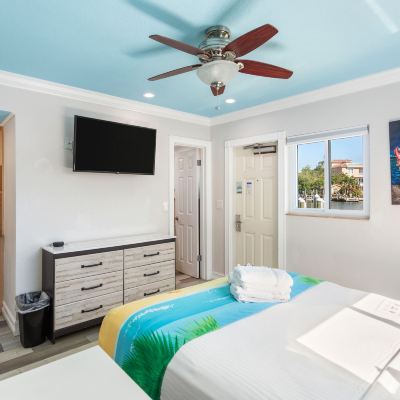 Standard Queen Room Bay Palms Waterfront Resort - Hotel and Marina Promo Code