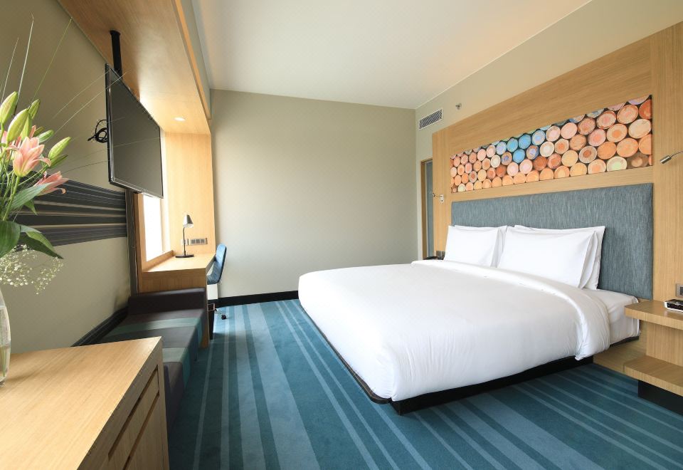 Aloft New Delhi AerocityExecutive King Room Non smoking