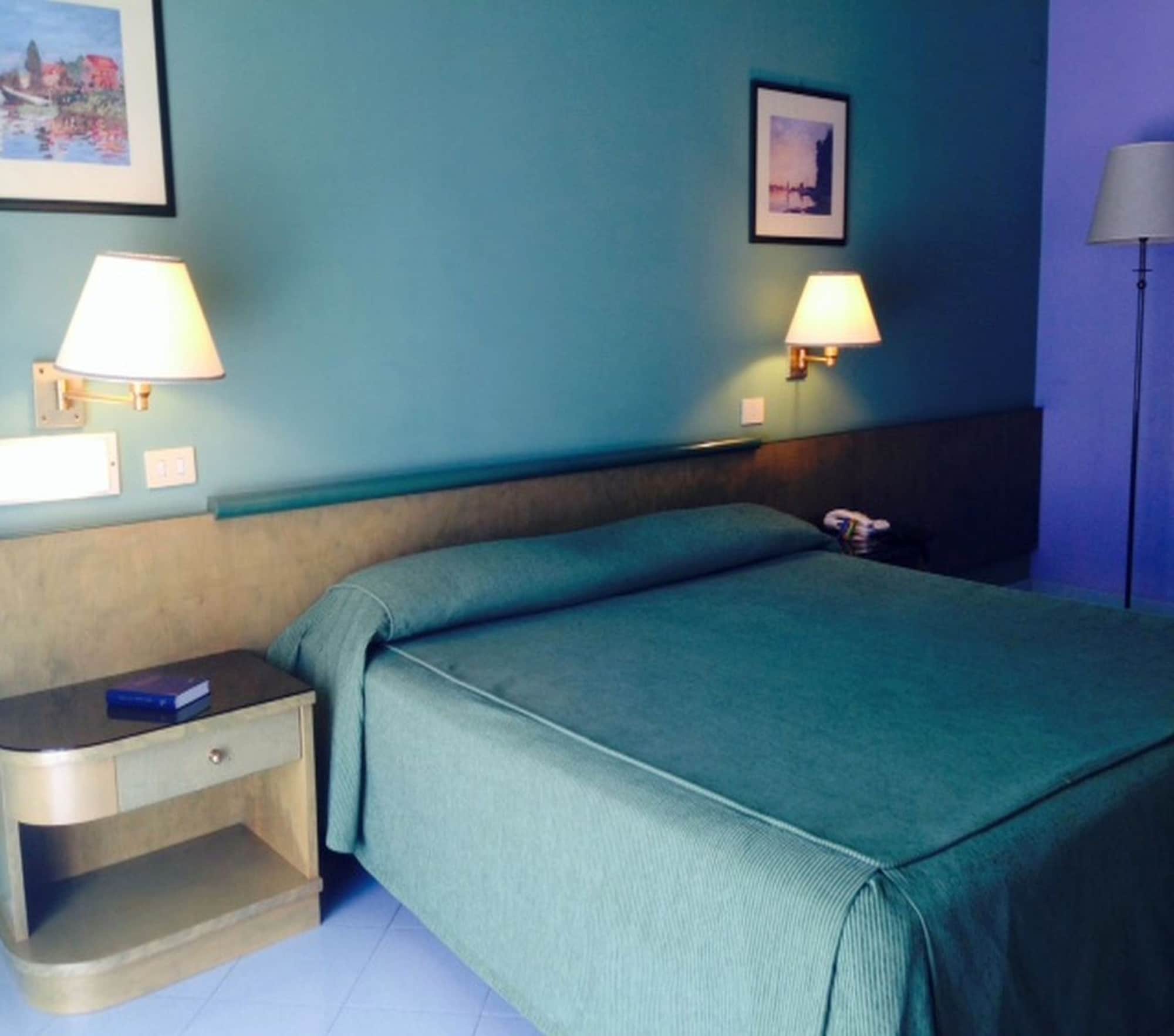 带阳台的标准双人或双床间