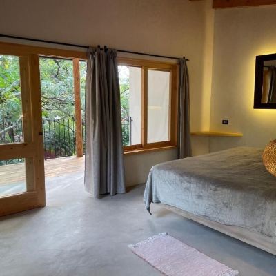 Luxury Double Room, 1 King Bed, Balcony, Garden View La Iguana Perdida - Hostel Promo Code
