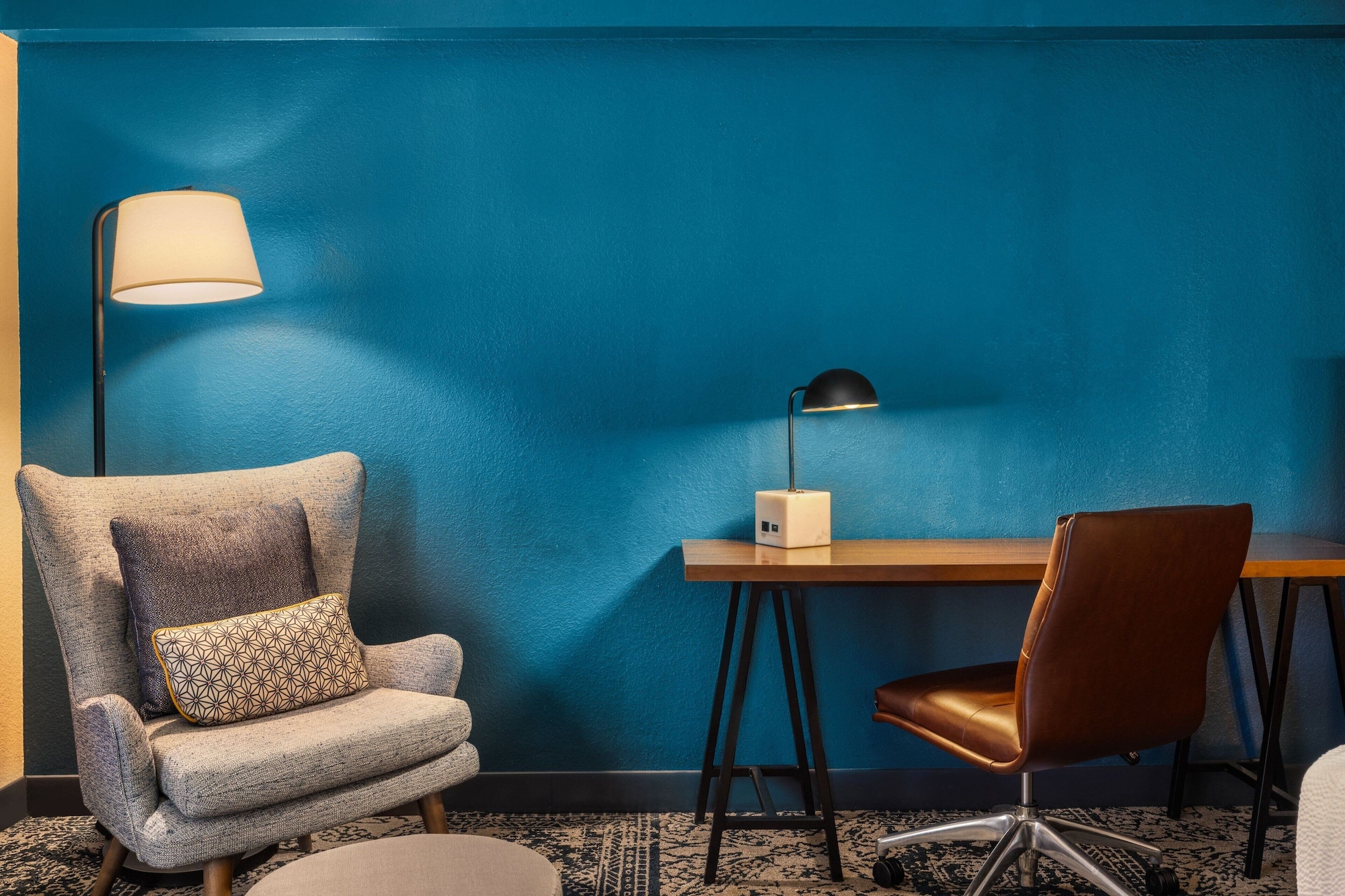 较大的客房 - 1张特大床+梳化床 - 阳台