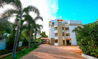 Hotel Abi's Inn - Housity