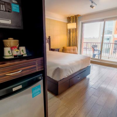Classic Queen Room LHotelQuébec Promo Code