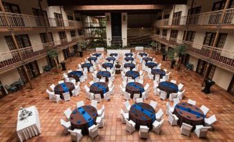 MCM Elegante Suites Abilene - Housity