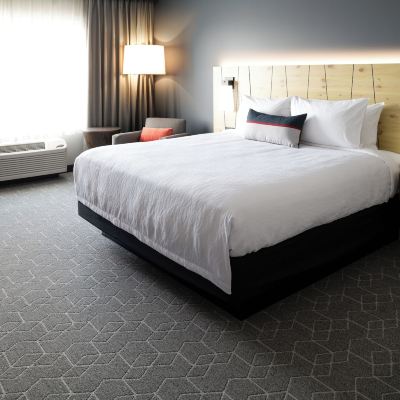 Track View Deluxe King Room Running Aces Promo Code