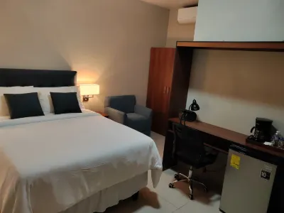 Hotel Colonial Hotele w: 