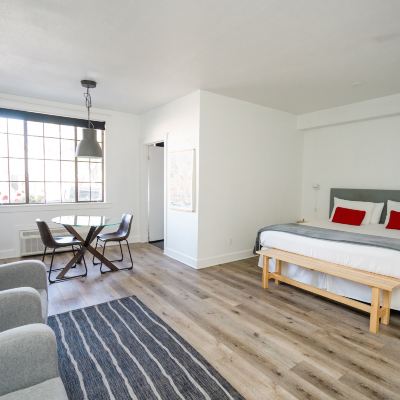 Deluxe King Room Atterdag Inn Promo Code
