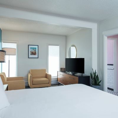 Superior King Room The Sapphire Motel Promo Code