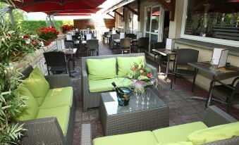 Logis Hotel Restaurant Bagatelle - 51530 Dizy - Housity
