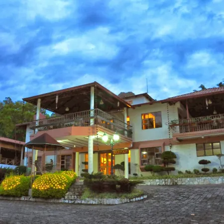 Altocerro Villas Hotel & Camping Отели в г. Констанца
