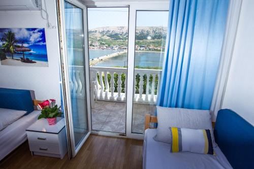 带阳台的海景一卧室公寓