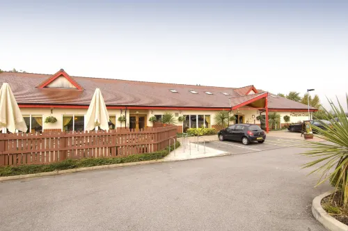 Premier Inn Oldham Central Hotel a Delph