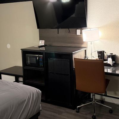 Accessible-1 King,Mobility Accessible,Roll in Shower,Grab Bar,Work Desk,Microwave and Mini-Refrigerator,Non-Smoking LX Hotel Powered by Acw Circle Promo Code