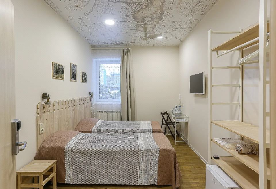 Sibirian Tourist - Housity