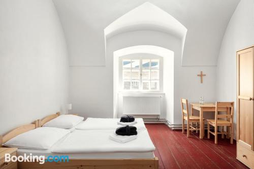 带共用浴室的双床房